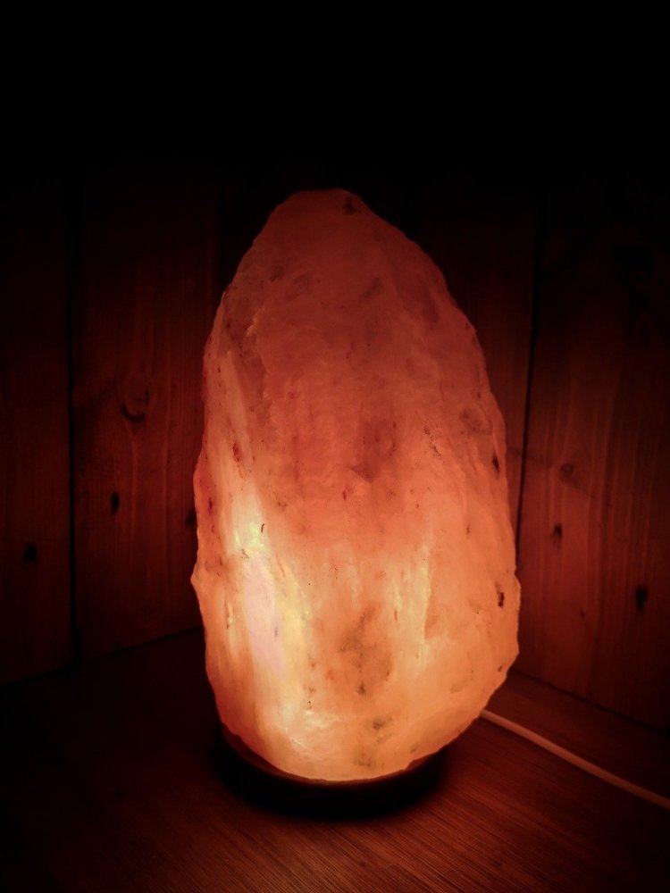 Zoutlamp GROOT XXL 15-18kg met LEDLAMP - Himalaya Zout 100% Natuurlijk - Tafellamp met led lamp van Natuurlijk Haliet Zoutkristal met Sfeervol Warm Licht - Extra Lange Kabel 1.8mtr - c.a. 37x24cm