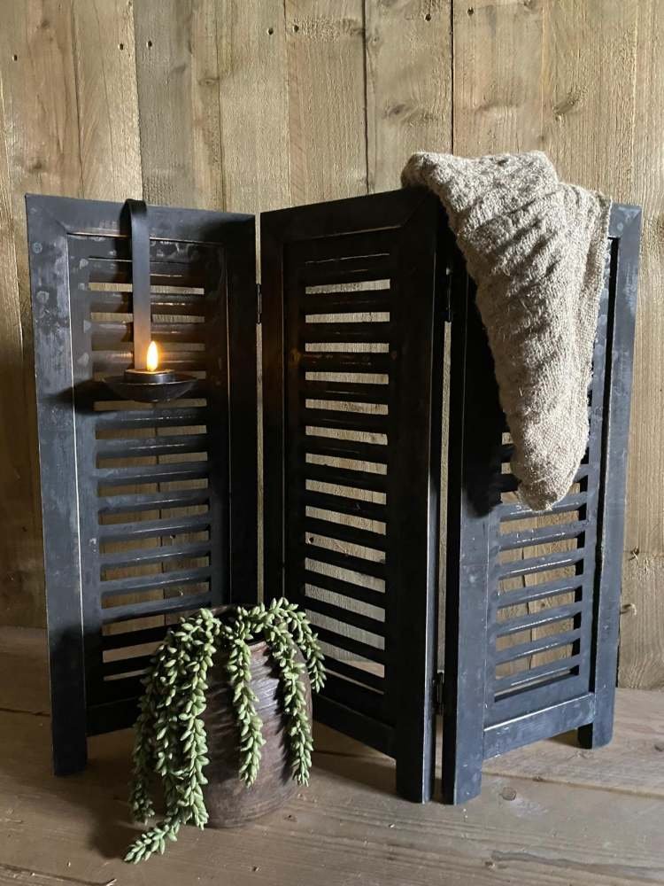 Raamshutter zwart 52 cm Black Berlin met kaars, plaid en hangplant